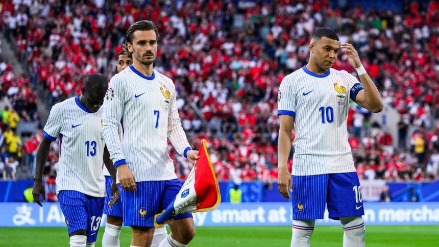 ĐT Pháp lục đục nội bộ trước vòng 1/8, Griezmann nguy cơ bị HLV Deschamps 'cạch mặt' - Ảnh 2.