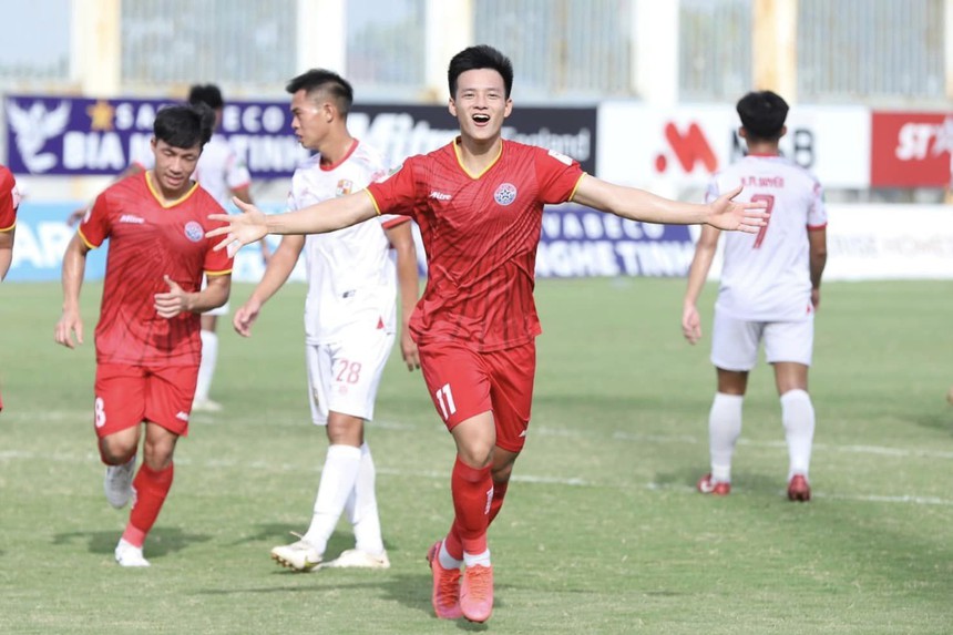 Dàn sao tuyển thủ PVF-CAND thách thức đại diện V-League - Ảnh 1. Dàn sao tuyển thủ PVF-CAND thách thức đại diện V-League - Ảnh 1.