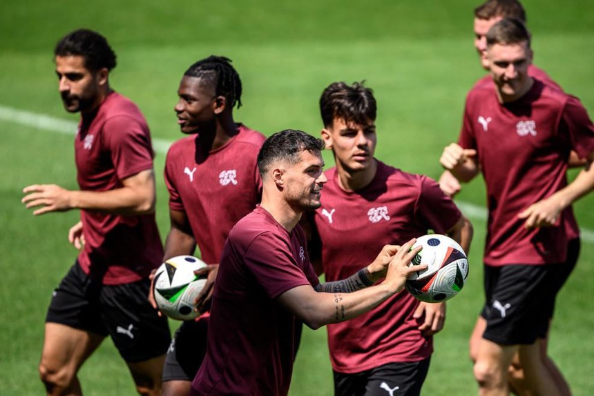 TRỰC TIẾP bóng đá VTV5 VTV6 Thụy Sĩ vs Ý: El Shaarawy bất ngờ đá chính - Ảnh 15.