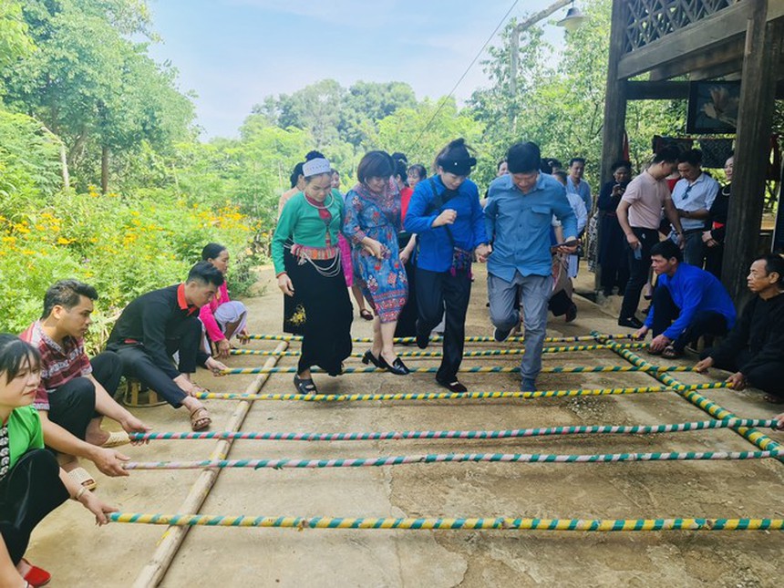 Tôn vinh truyền thống văn hóa gia đình các dân tộc Việt Nam - Ảnh 1. Tôn vinh truyền thống văn hóa gia đình các dân tộc Việt Nam - Ảnh 1.