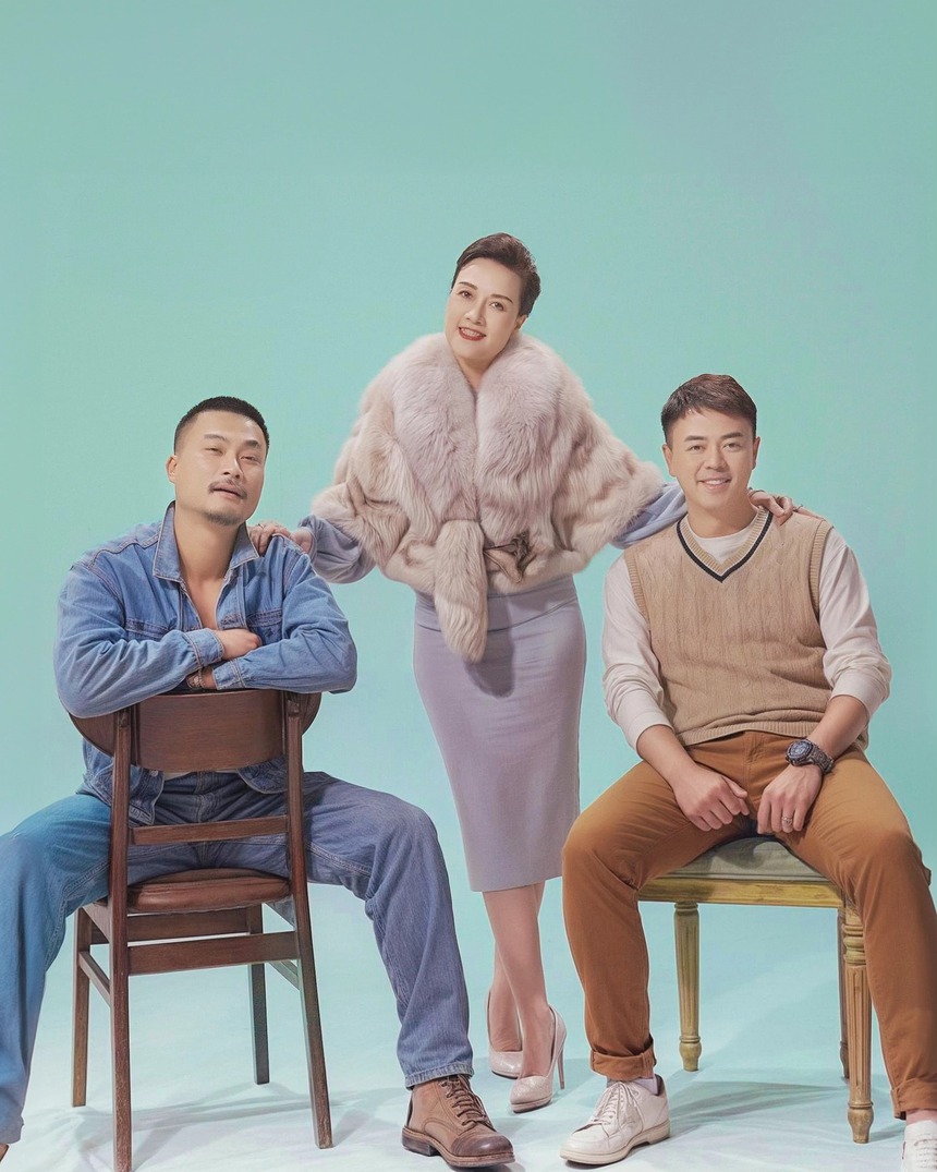 Kiểu diễn khiến Vân Dung hay phải hứa 'đền' cho e-kip làm phim 'Người một nhà' - Ảnh 1. Kiểu diễn khiến Vân Dung hay phải hứa 'đền' cho e-kip làm phim 'Người một nhà' - Ảnh 1.