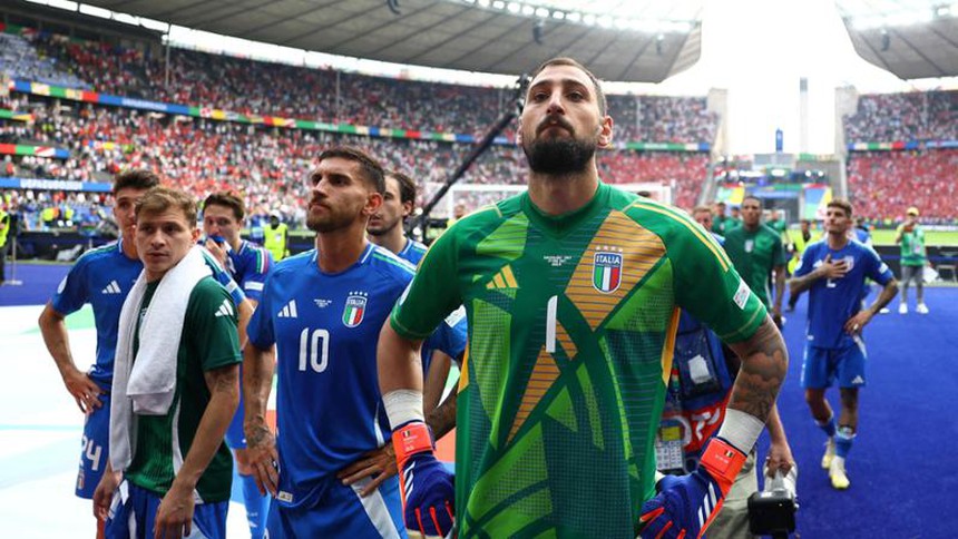 Tin nóng EURO 30/6: Chủ tịch LĐBĐ Ý gặp HLV Spalletti, HLV Slovakia tự nhận kém ĐT Anh 10 lần - Ảnh 5.