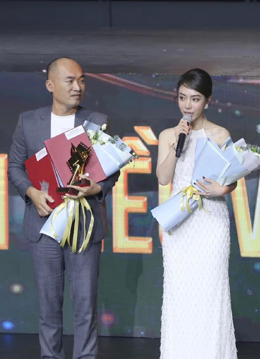 Nghệ sĩ với EURO - Diễn viên Tiến Luật: "Xem bóng đá với vợ, vui lắm" - Ảnh 3.