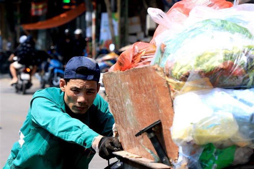 Thủ đô Hà Nội có nơi nắng nóng gay gắt, nhiệt độ cao nhất 38 độ C - Ảnh 1.