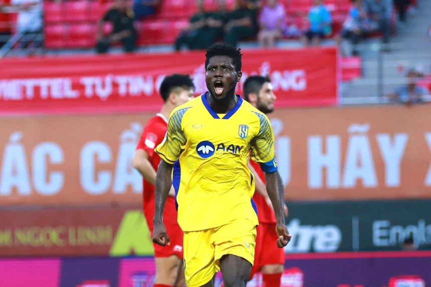 Cuộc đua trụ hạng V-League: HAGL, SLNA thoát hiểm, Hà Tĩnh ngậm ngùi đá play-off - Ảnh 2.