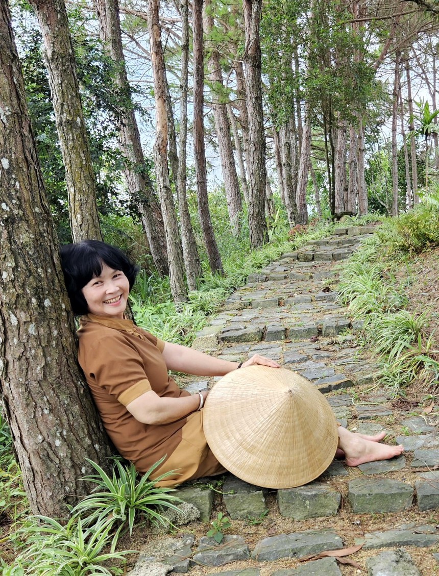 Nhà thơ Thu Nguyệt: Để tới được phút ngẫu hứng lý qua cầu - Ảnh 2.