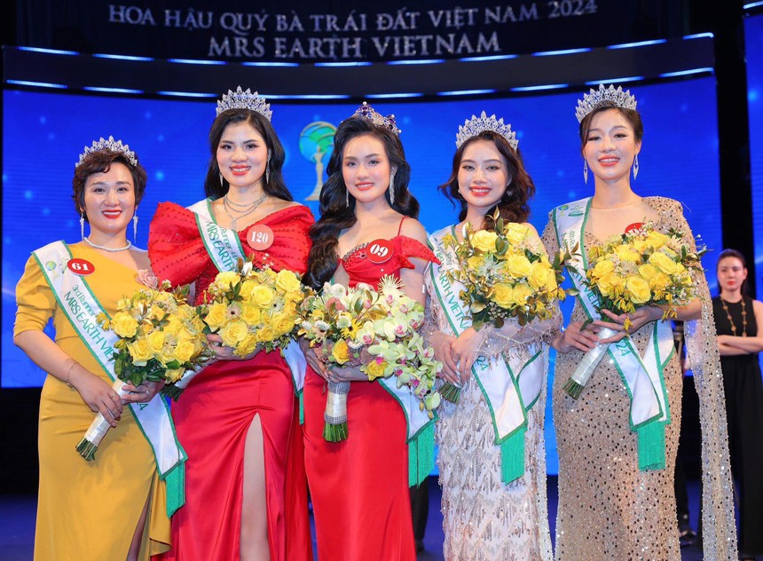 Cựu giám đốc ngân hàng đăng quang Mrs Earth Vietnam 2024 - Ảnh 1.