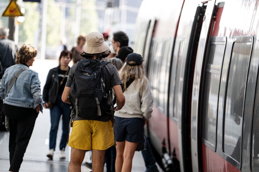 Những điều lưu ý khi đi du lịch Đức xem EURO 2024 - Ảnh 2. Những điều lưu ý khi đi du lịch Đức xem EURO 2024 - Ảnh 2.