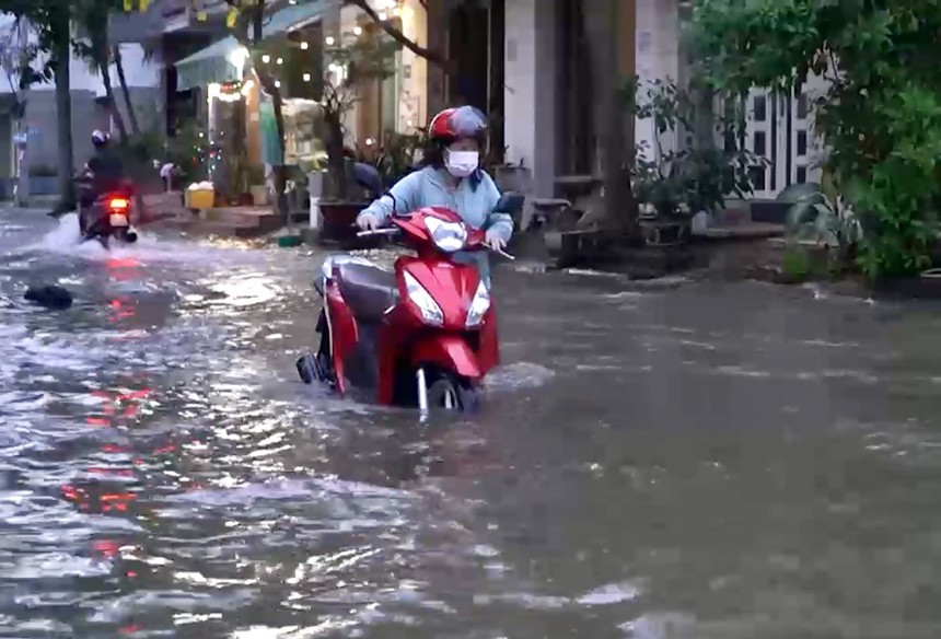 Xuất hiện đợt triều cường mới ở ven biển Đông Nam Bộ - Ảnh 1.