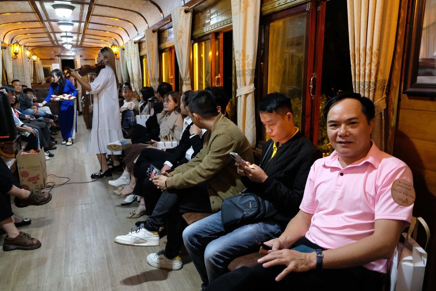 Du lịch Việt Nam: Ra mắt sản phẩm du lịch 'Đà Lạt đêm say' trên tuyến đường sắt cổ - Ảnh 3.
