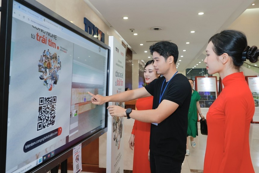 Lễ trao giải và trưng bày Giải thưởng 'Công nghệ từ trái tim' - Ảnh 8. Lễ trao giải và trưng bày Giải thưởng 'Công nghệ từ trái tim' - Ảnh 8.