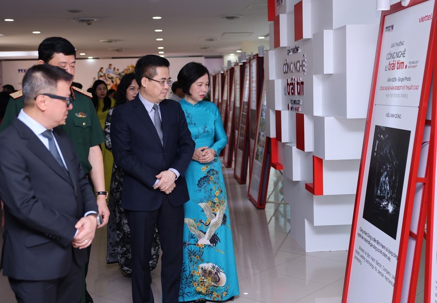 Lễ trao giải và trưng bày Giải thưởng 'Công nghệ từ trái tim' - Ảnh 5. Lễ trao giải và trưng bày Giải thưởng 'Công nghệ từ trái tim' - Ảnh 5.