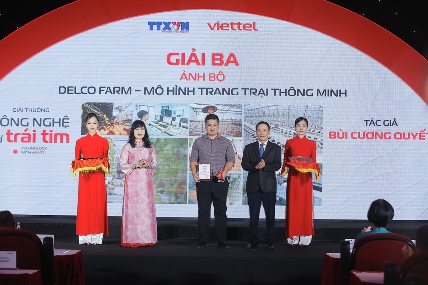 Lễ trao giải và trưng bày Giải thưởng 'Công nghệ từ trái tim' - Ảnh 11. Lễ trao giải và trưng bày Giải thưởng 'Công nghệ từ trái tim' - Ảnh 11.