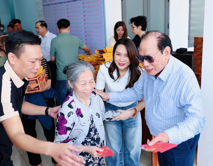 Mỹ Tâm quyên góp 200 triệu đồng cho các em bé bị tim bẩm sinh và trẻ em vùng cao - Ảnh 3.