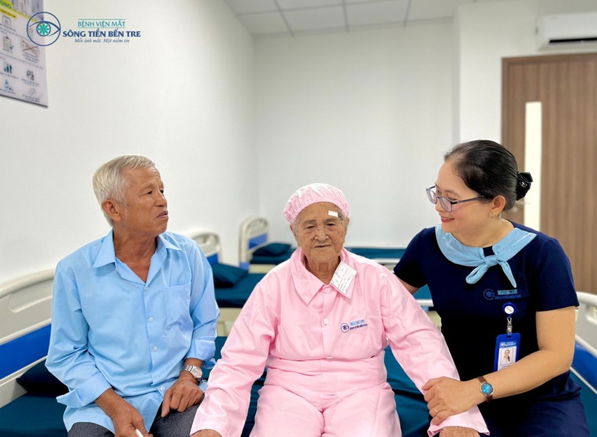 Tìm lại ánh sáng cho cụ bà 90 tuổi ở Bến Tre - Ảnh 1.