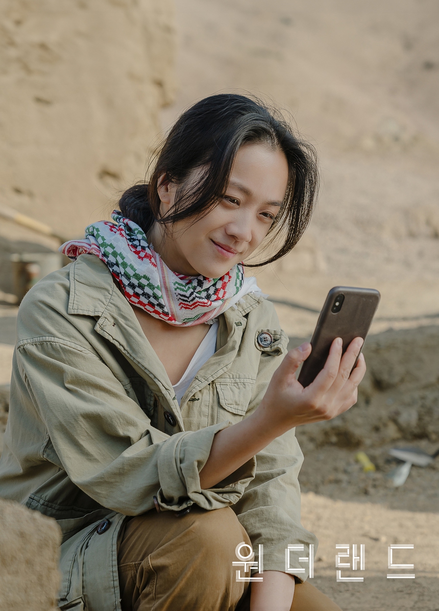 (Bài đăng thứ 7) Thang Duy khám phá AI & cảm xúc trong bộ phim khoa học viễn tưởng cảm động 'Xứ sở thần tiên' - Ảnh 2.