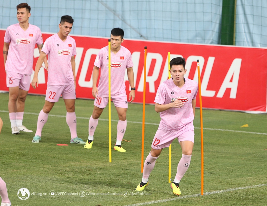 CẬP NHẬT Việt Nam vs Philippines (VL World Cup 2026): Fan kỳ vọng HLV Kim Sang Sik làm được điều tương tự ông Troussier - Ảnh 2.