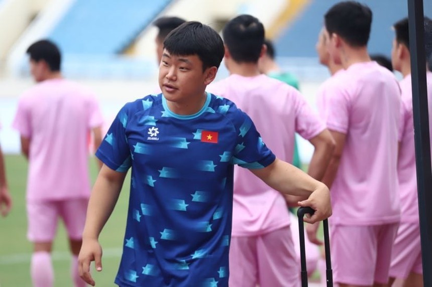 ĐT Việt Nam bất ngờ chia tay 1 thành viên sau chiến thắng nghẹt thở Philippines - Ảnh 2.