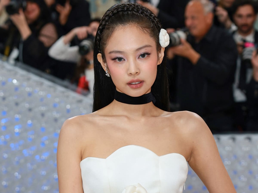 Jennie Blackpink đang nổi bậc nhất cõi mạng nhưng gây tranh cãi - Ảnh 1.