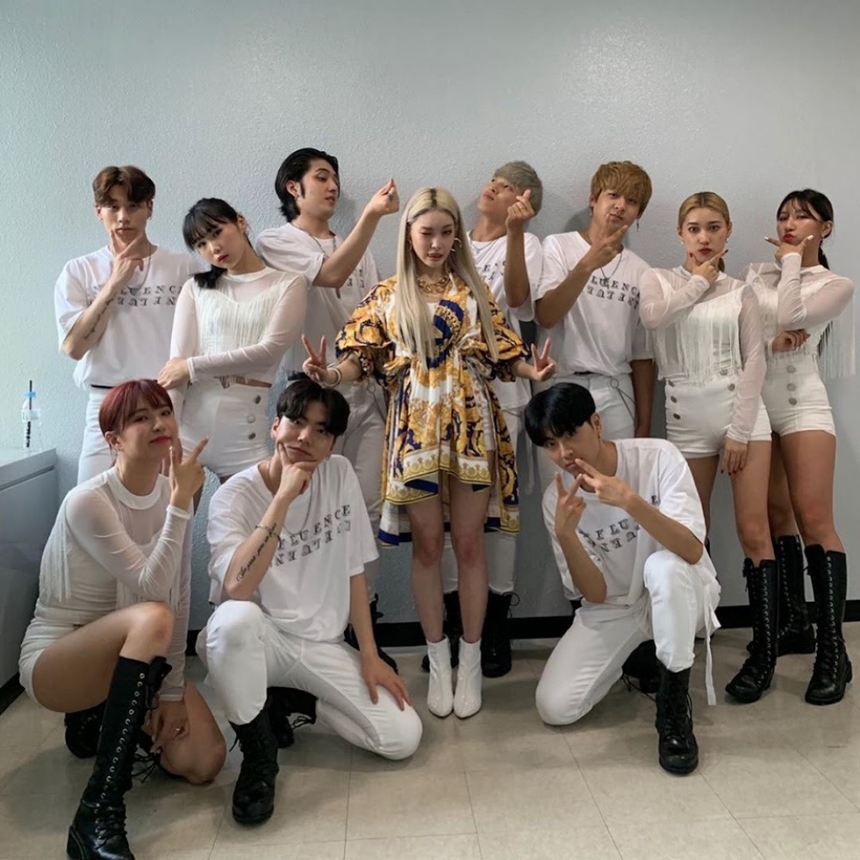 BTS và sao Hàn tặng quà đắt tiền cho đồng nghiệp - Ảnh 7.