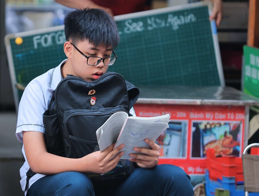 106 nghìn thí sinh Hà Nội bắt đầu thi vào lớp 10 THPT - Ảnh 2.