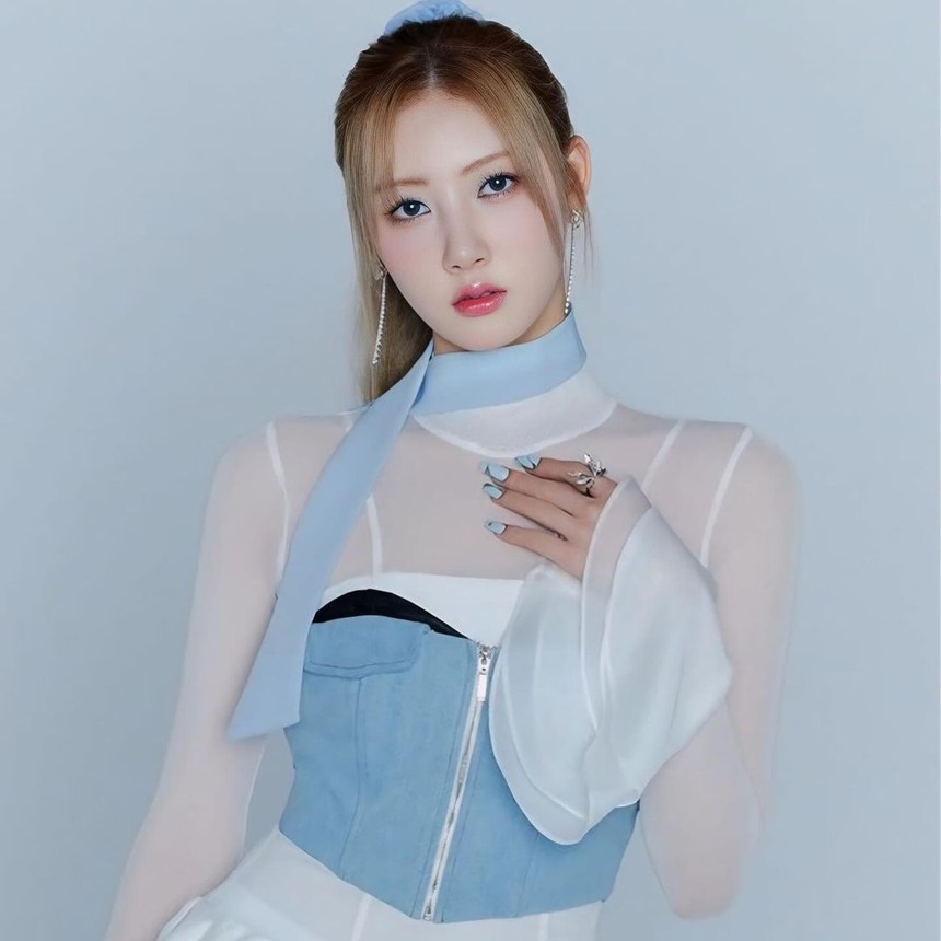 BABYMONSTER mặc trang phục của thương hiệu Việt Nam trong MV "Forever" - Ảnh 3.