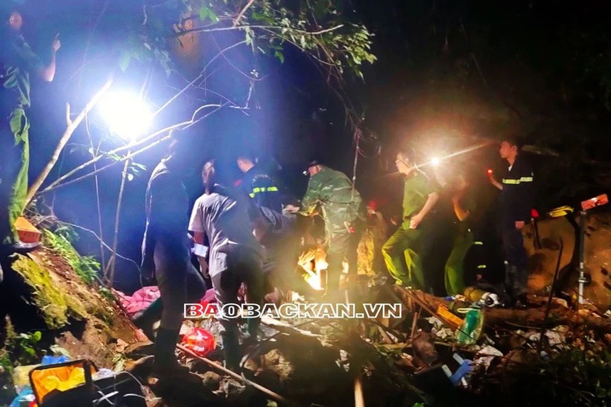 Vụ sập hang động tại Bắc Kạn: Đã giải cứu được một nạn nhân - Ảnh 1.