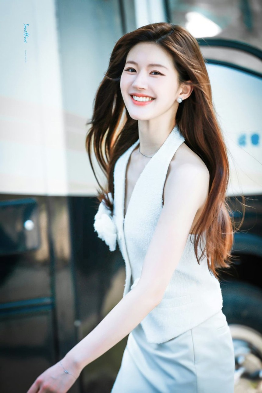 Triệu Lộ Tư đang tạo nên những xu hướng thời trang mới - Ảnh 2.