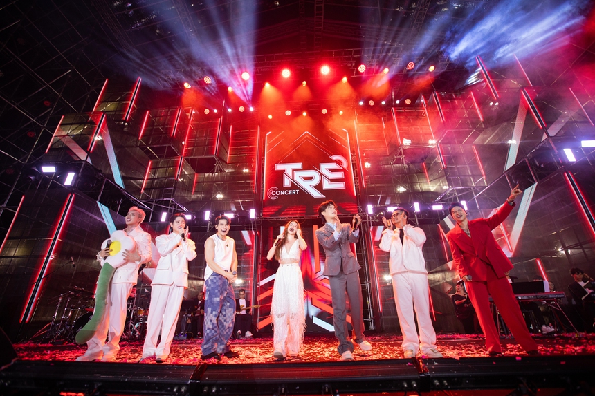 Dược sĩ Tiến cùng Hồ Ngọc Hà - Hương Giang làm giám khảo show âm nhạc - Ảnh 1.