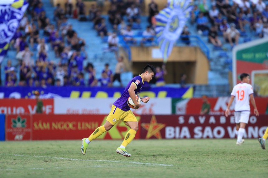 CLB Hà Nội giữ chân Phạm Tuấn Hải thêm 3 năm, tạo điều kiện xuất ngoại - Ảnh 2.