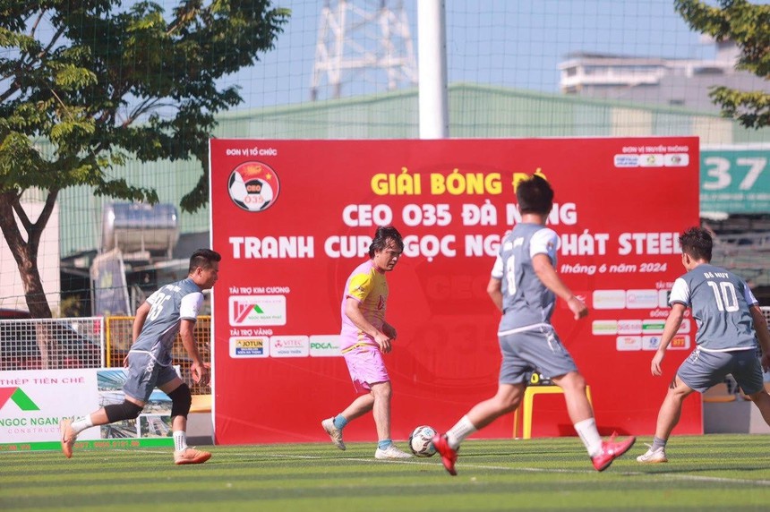 Giải bóng đá CEO O35 Đà Nẵng: Khi các lãnh đạo trổ tài trên trên thảm cỏ…