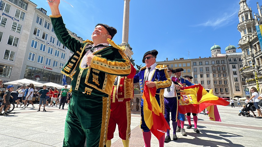 EURO trên từng cây số: Trong điệu vũ “chết chóc” của các matador - Ảnh 3. EURO trên từng cây số: Trong điệu vũ “chết chóc” của các matador - Ảnh 3.