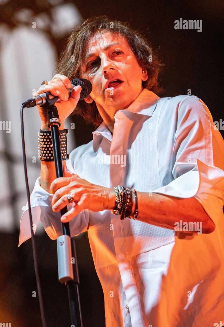 Nghệ sĩ với EURO: Tuổi 70 của nữ ca sĩ "Mùa hè Italia" - Ảnh 2. Nghệ sĩ với EURO: Tuổi 70 của nữ ca sĩ "Mùa hè Italia" - Ảnh 2.