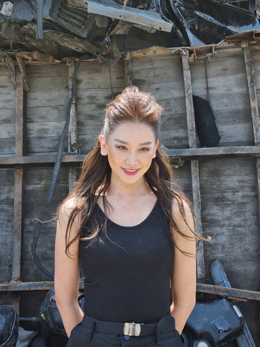 Hari Won mang tạo hình gai góc, lần đầu chạm ngõ điện ảnh Hàn - Ảnh 1. Hari Won mang tạo hình gai góc, lần đầu chạm ngõ điện ảnh Hàn - Ảnh 1.