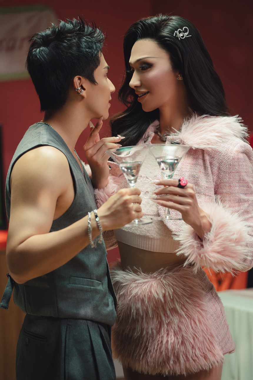 Orange ra mắt MV "Em nên yêu cô ta nói về “người thứ 3” - Ảnh 3. Orange ra mắt MV "Em nên yêu cô ta nói về “người thứ 3” - Ảnh 3.