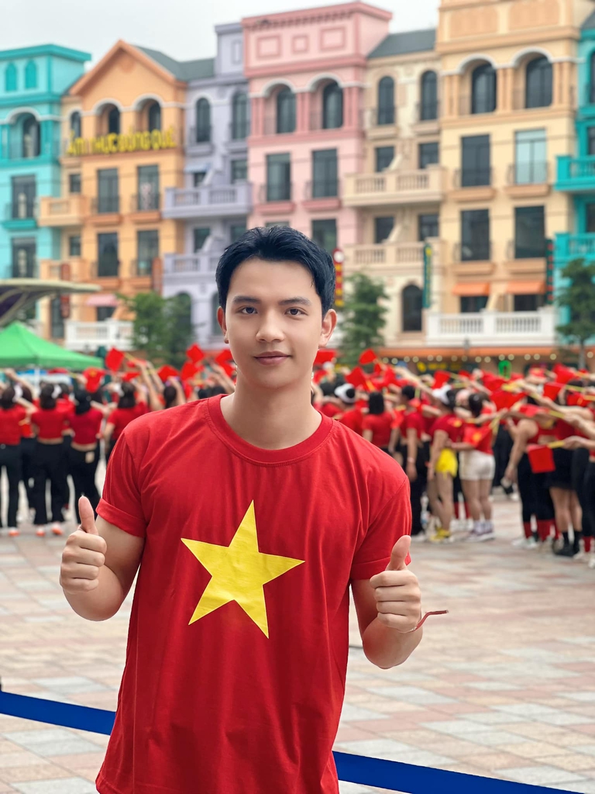 Dũng của 'Những nẻo đường gần xa': Trên phim theo đuổi nghiệp kỹ sư, ngoài đời là Tiktoker nổi tiếng - Ảnh 8. Dũng của 'Những nẻo đường gần xa': Trên phim theo đuổi nghiệp kỹ sư, ngoài đời là Tiktoker nổi tiếng - Ảnh 8.