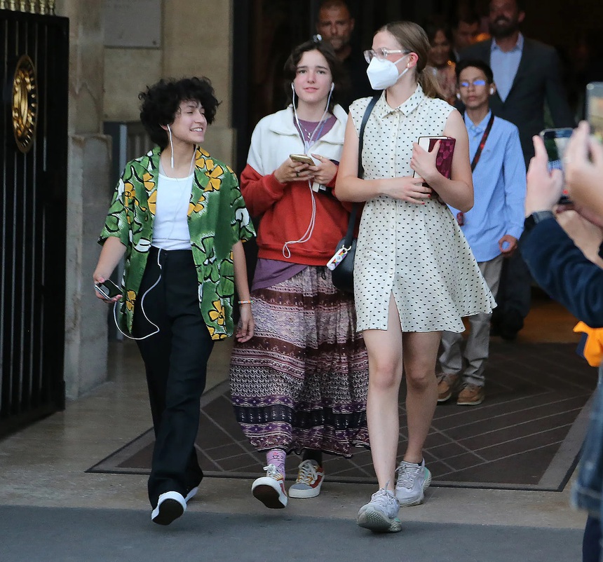 Ben Affleck đã tháo nhẫn cưới, các con đang nỗ lực gàn hắn cuộc hôn nhân của anh với Jennifer Lopez - Ảnh 6. Ben Affleck đã tháo nhẫn cưới, các con đang nỗ lực gàn hắn cuộc hôn nhân của anh với Jennifer Lopez - Ảnh 6.