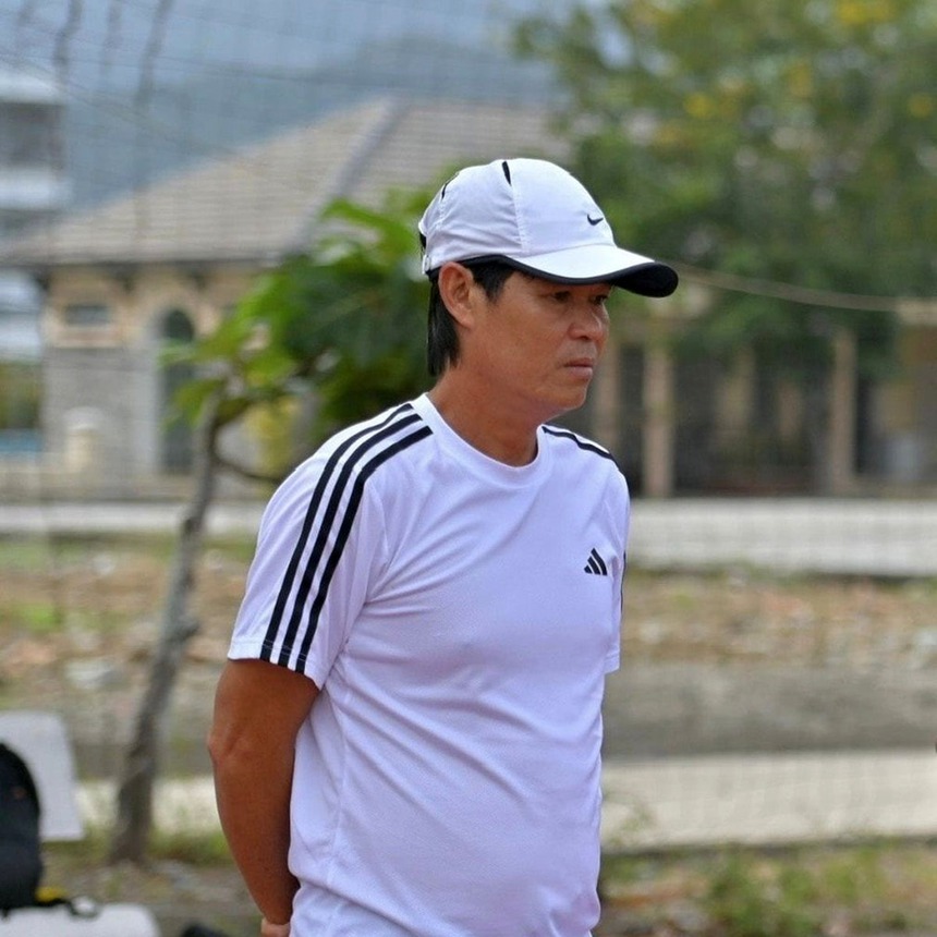 Cựu Vua phá lưới V-League bị đình chỉ công tác vì nghi vấn ăn chặn tiền cầu thủ - Ảnh 1.