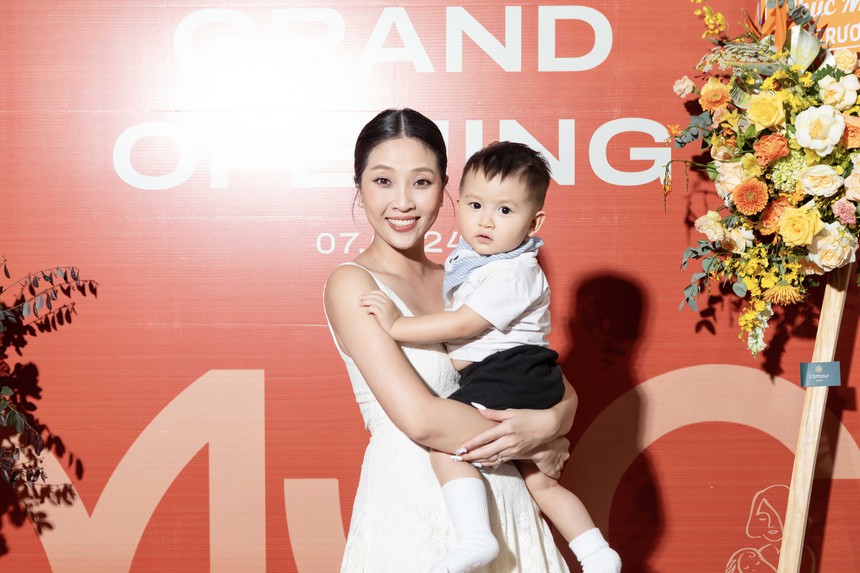 Vợ chồng MC Liêu Hà Trinh tặng quà ý nghĩa cho con trai tròn 1 tuổi - Ảnh 3. Vợ chồng MC Liêu Hà Trinh tặng quà ý nghĩa cho con trai tròn 1 tuổi - Ảnh 3.