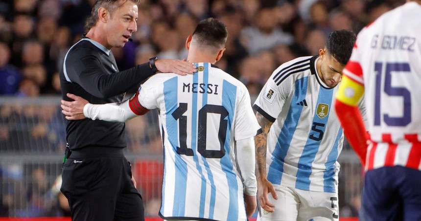 CĐV phẫn nộ khi trọng tài người Brazil có hiềm khích với Messi bắt chính chung kết Copa America - Ảnh 1. CĐV phẫn nộ khi trọng tài người Brazil có hiềm khích với Messi bắt chính chung kết Copa America - Ảnh 1.