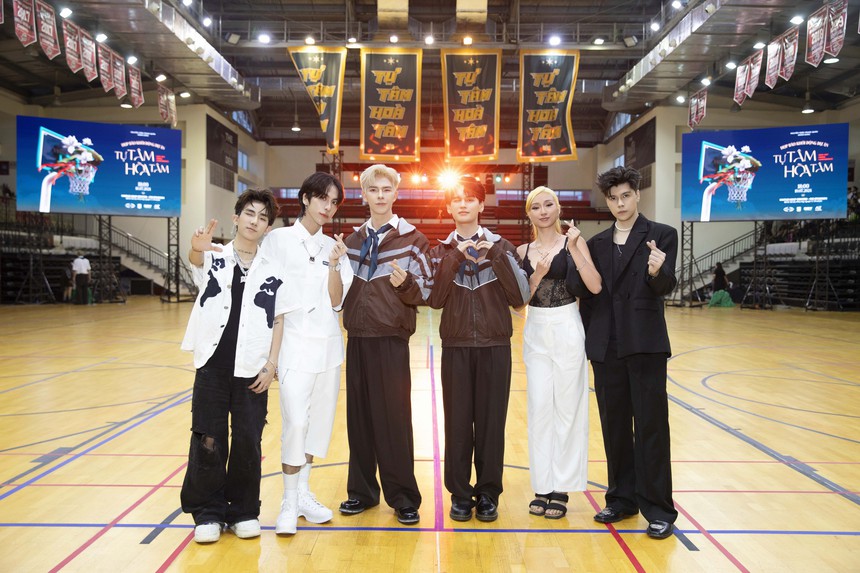 Dược sĩ Tiến cùng Nguyễn Trần Trung Quân - Denis Đặng tạo "siêu dự án" - Ảnh 3.