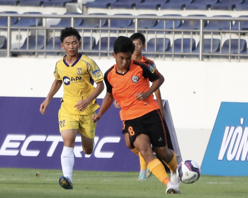 Đội bóng của con trai Quang Hải khiến SLNA thua sốc ở ngày khai mạc Vòng chung kết U17 Quốc gia - Ảnh 5. Đội bóng của con trai Quang Hải khiến SLNA thua sốc ở ngày khai mạc Vòng chung kết U17 Quốc gia - Ảnh 5.