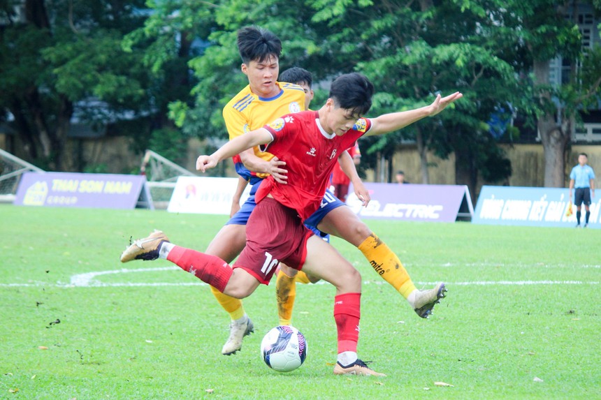 Đội bóng của con trai Quang Hải khiến SLNA thua sốc ở ngày khai mạc Vòng chung kết U17 Quốc gia - Ảnh 4. Đội bóng của con trai Quang Hải khiến SLNA thua sốc ở ngày khai mạc Vòng chung kết U17 Quốc gia - Ảnh 4.