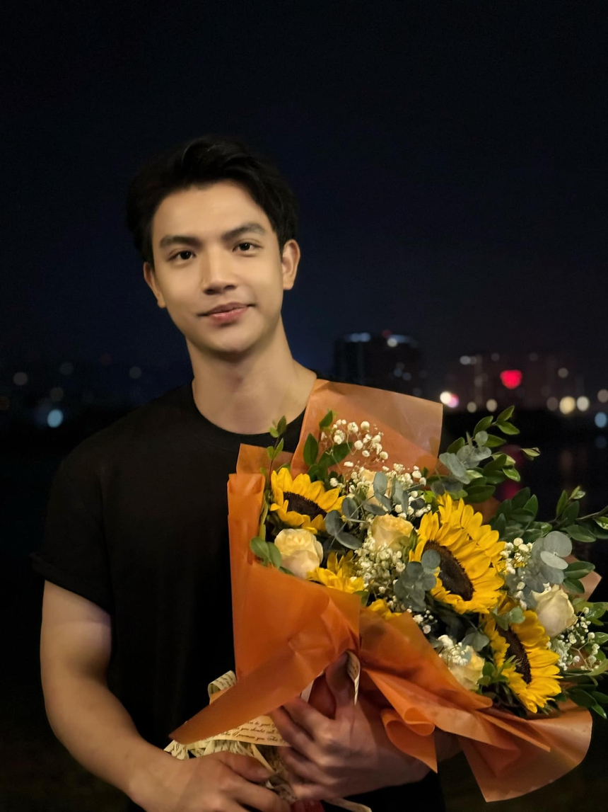 Dũng của 'Những nẻo đường gần xa': Trên phim theo đuổi nghiệp kỹ sư, ngoài đời là Tiktoker nổi tiếng - Ảnh 6. Dũng của 'Những nẻo đường gần xa': Trên phim theo đuổi nghiệp kỹ sư, ngoài đời là Tiktoker nổi tiếng - Ảnh 6.