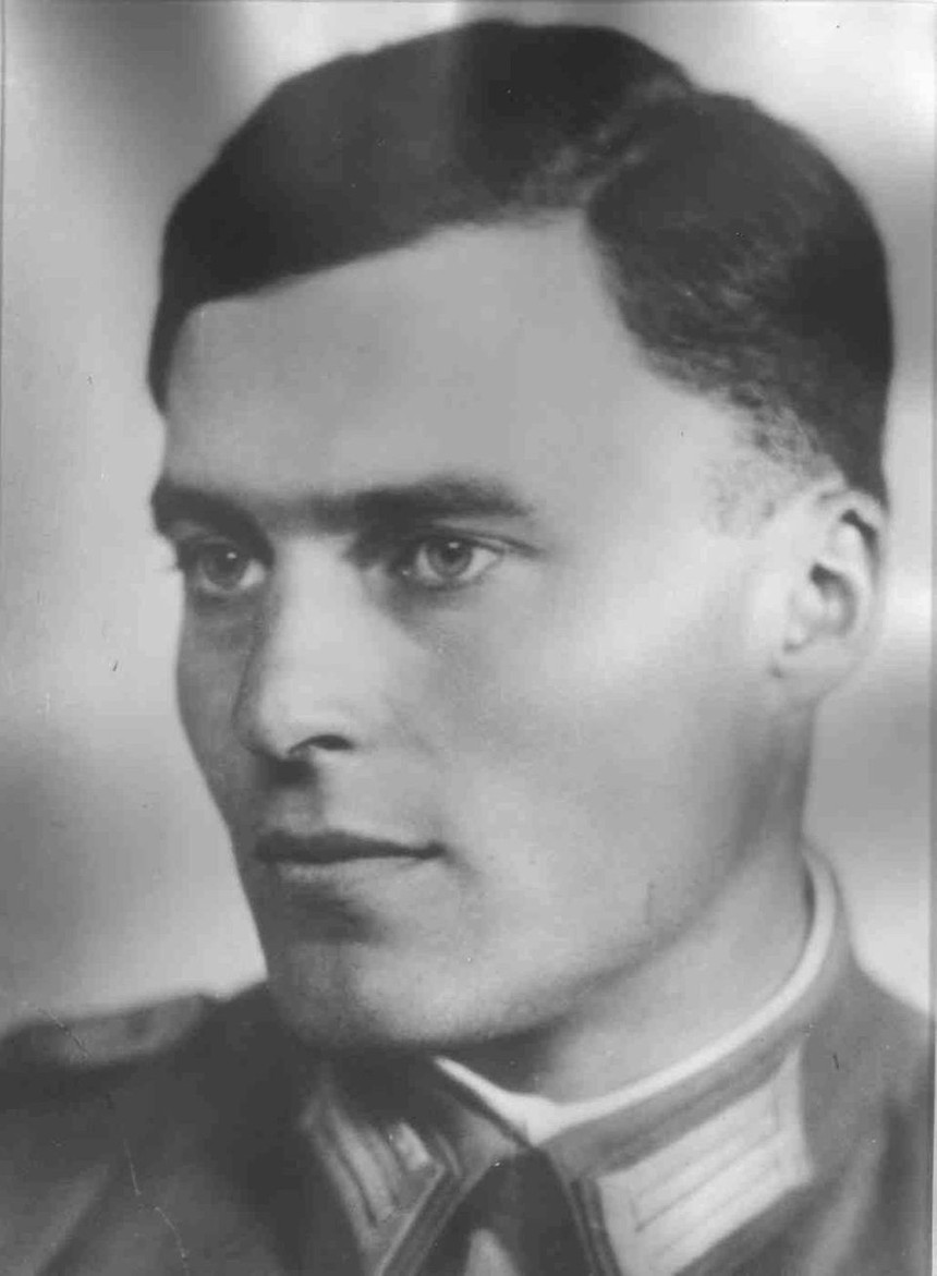 EURO trên từng cây số: Chiều tháng Bảy buồn ở Bendlerblock - Ảnh 4. EURO trên từng cây số: Chiều tháng Bảy buồn ở Bendlerblock - Ảnh 4.