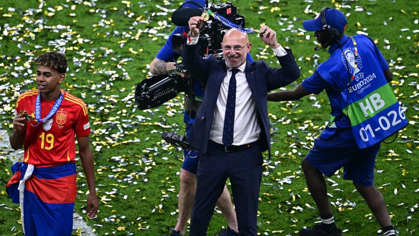 Tin nóng EURO 15/7: Thua chung kết EURO, Southgate vẫn được khen ngợi; HLV Tây Ban Nha vui sướng với chức vô địch - Ảnh 2. Tin nóng EURO 15/7: Thua chung kết EURO, Southgate vẫn được khen ngợi; HLV Tây Ban Nha vui sướng với chức vô địch - Ảnh 2.