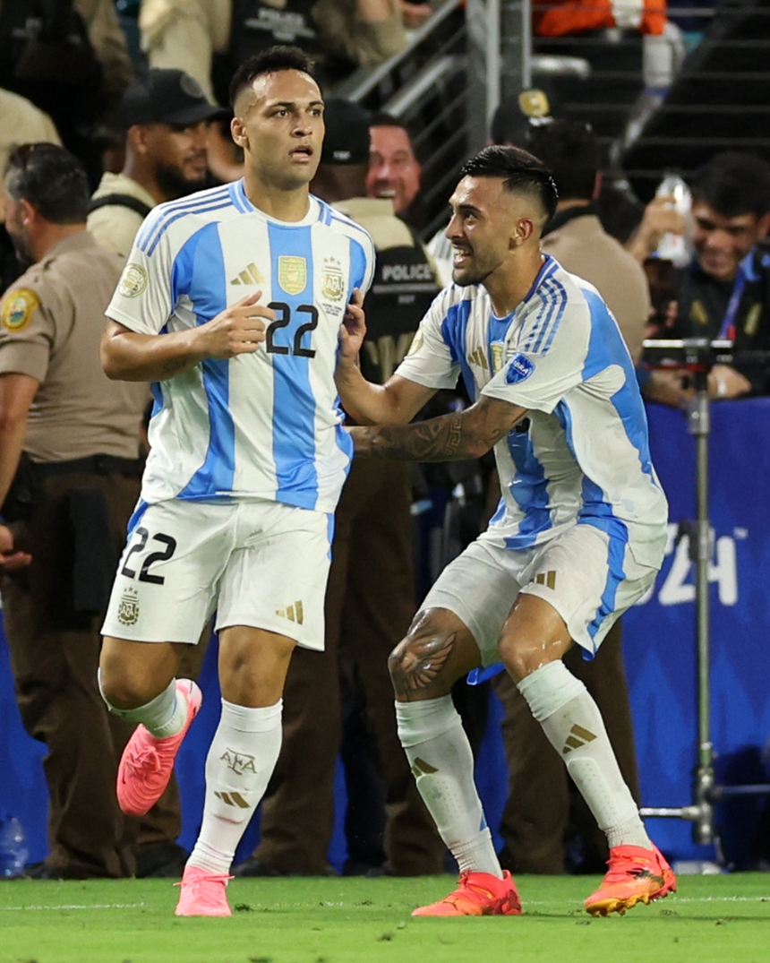 Lautaro Martinez lại sắm vai 'người hùng' trong ngày Messi rơi lệ, Argentina lên đỉnh Nam Mỹ theo cách quá cảm xúc - Ảnh 5. Lautaro Martinez lại sắm vai 'người hùng' trong ngày Messi rơi lệ, Argentina lên đỉnh Nam Mỹ theo cách quá cảm xúc - Ảnh 5.