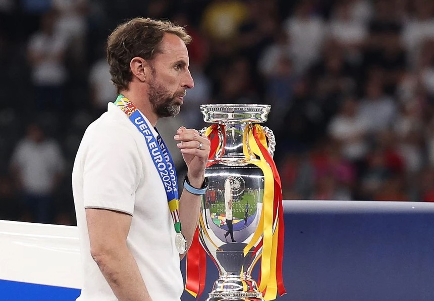 Tin nóng EURO 15/7: Thua chung kết EURO, Southgate vẫn được khen ngợi; HLV Tây Ban Nha vui sướng với chức vô địch - Ảnh 1. Tin nóng EURO 15/7: Thua chung kết EURO, Southgate vẫn được khen ngợi; HLV Tây Ban Nha vui sướng với chức vô địch - Ảnh 1.