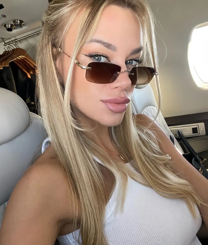 Johnny Depp đang hạnh phúc bên người mẫu Nga Yulia Vlasova kém 33 tuổi - Ảnh 8.