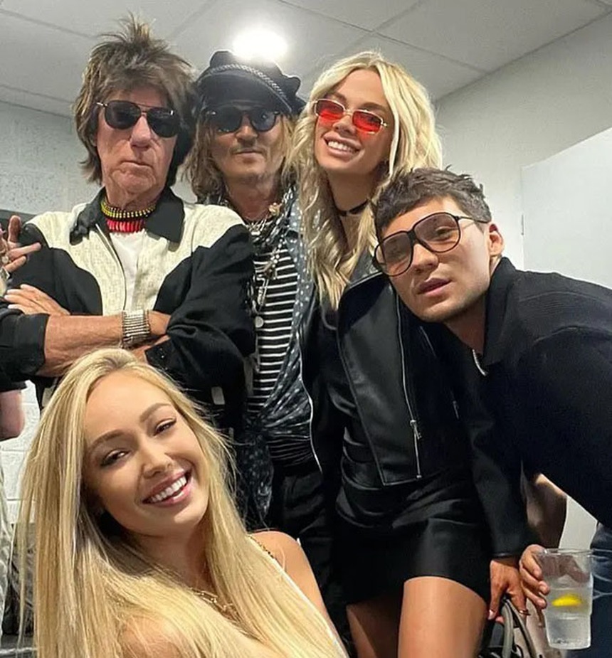 Johnny Depp đang hạnh phúc bên người mẫu Nga Yulia Vlasova kém 33 tuổi - Ảnh 5.